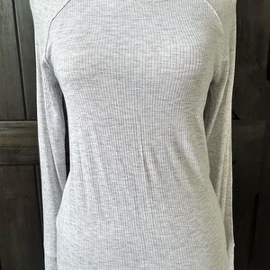 NWOT - Aerie’s Offline Light Gray Ribbed Long Sleeve Top